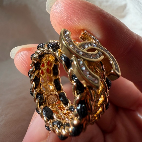 Beautiful Chanel Gold and Black Chain Ring - Picture 12 of 16